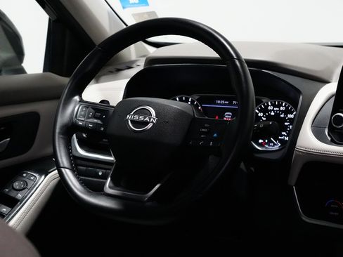 Used 2025 Nissan Rogue SV image 18