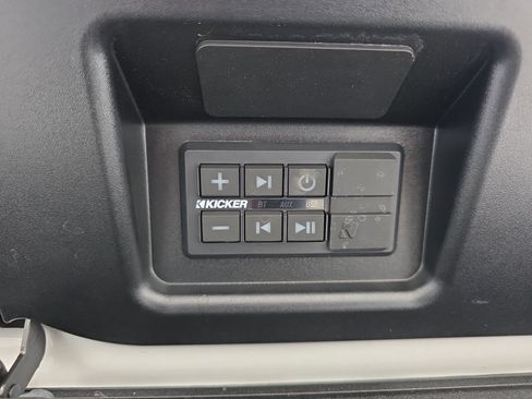 Used 2024 GMC Sierra 2500 AT4X image 27