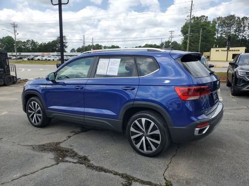 Certified 2023 Volkswagen Taos SE w/ Panoramic Sunroof Package FWD image 6
