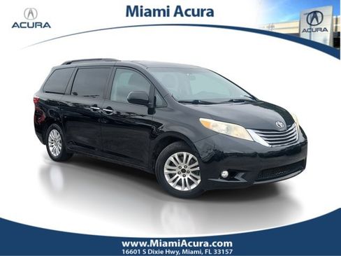 Used 2016 Toyota Sienna XLE image 1
