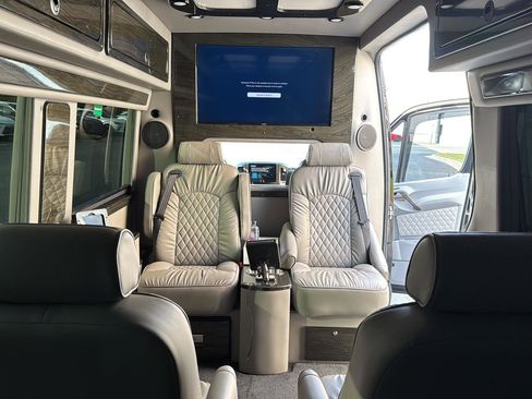 Used 2018 Mercedes-Benz Sprinter 3500 image 12