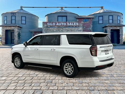 Used 2021 Chevrolet Suburban LT RWD image 3