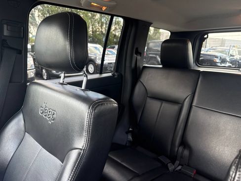 Used 2010 Jeep Liberty Limited AWD/4WD image 15