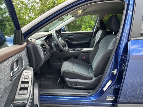 Certified 2023 Nissan Rogue SV image 11