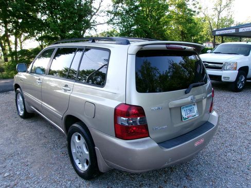 Used 2004 Toyota Highlander 4WD V6 w/ 3rd Row image 18