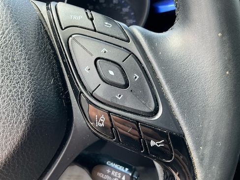 Used 2020 Toyota C-HR XLE FWD image 19