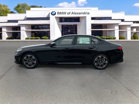 Used 2026 BMW 530i xDrive w/ M Sport Package AWD/4WD image 4