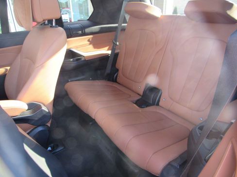 Used 2022 BMW X7 M50i AWD/4WD image 25