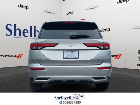 Used 2024 Mitsubishi Outlander SE image 3
