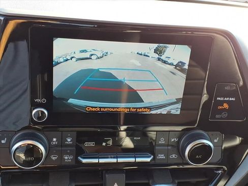 Used 2024 Toyota Highlander XLE image 20