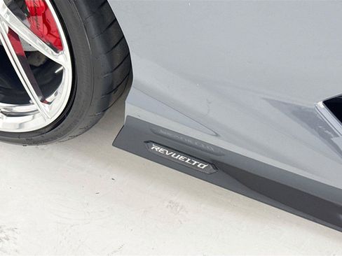 Used 2024 Lamborghini Revuelto AWD/4WD image 32