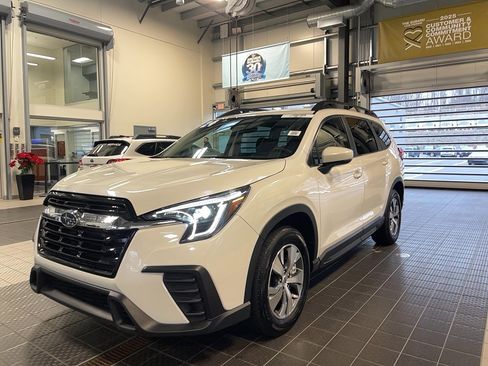 Used 2024 Subaru Ascent Premium w/ Convenience Package image 3