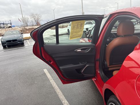 Certified 2022 Alfa Romeo Giulia Ti image 29