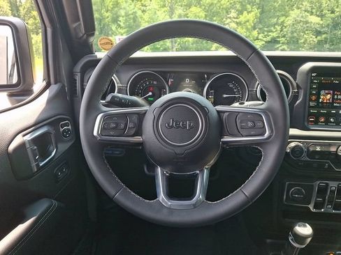 Used 2023 Jeep Wrangler Unlimited Sahara AWD/4WD image 19