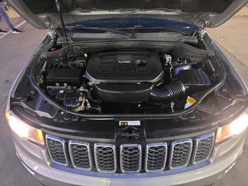 Used 2017 Jeep Grand Cherokee Laredo w/ Quick Order Package 2BE image 26