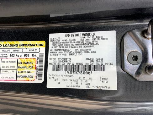 Used 2017 Ford Mustang Coupe RWD image 29