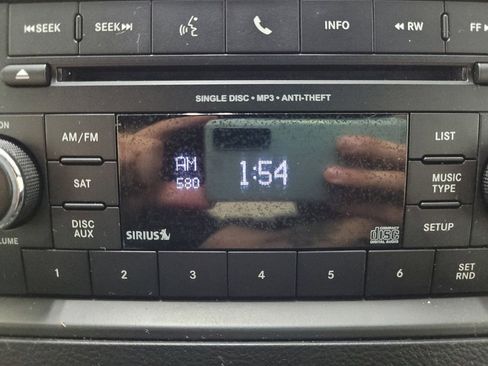 Used 2016 Dodge Grand Caravan SXT FWD image 25