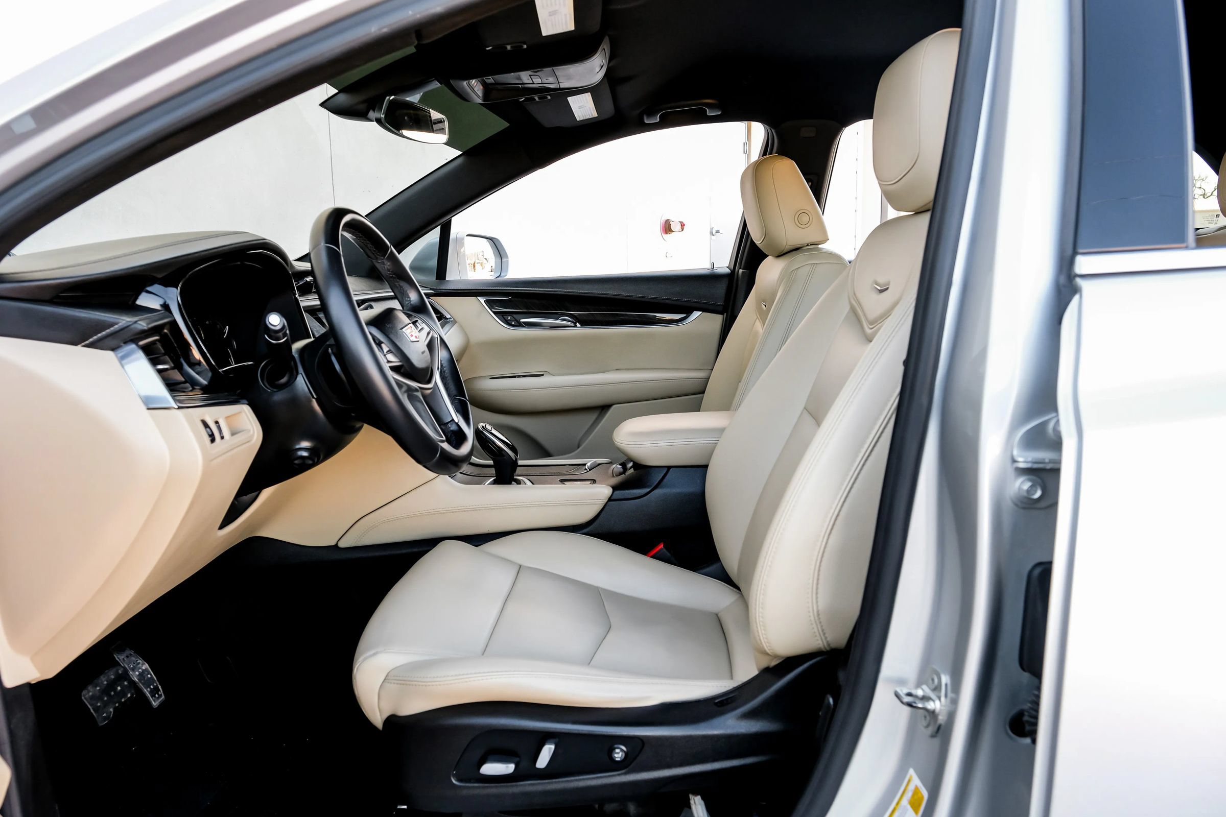 Used 2018 Cadillac XT5 FWD image 4