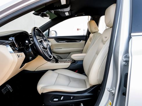 Used 2018 Cadillac XT5 FWD image 4