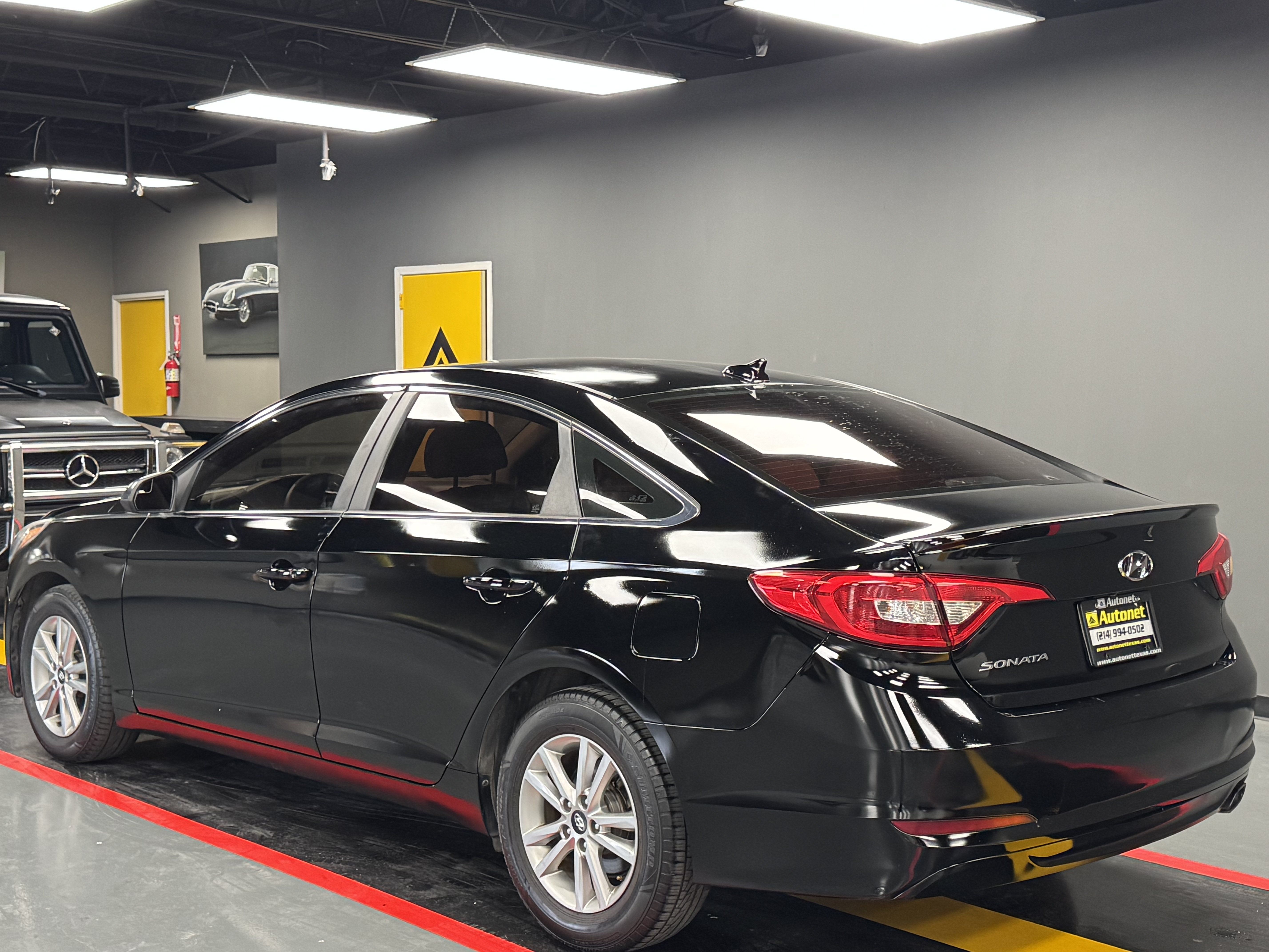 Used 2015 Hyundai Sonata SE w/ Option Group 09 FWD image 4
