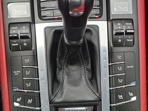 Used 2017 Porsche Macan Turbo image 24