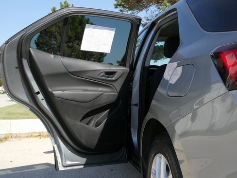 Used 2024 Chevrolet Equinox LT image 33