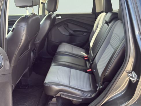Used 2017 Ford Escape SE w/ Equipment Group 201A FWD image 25