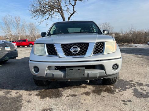 Used 2005 Nissan Frontier SE image 2