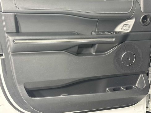Used 2024 Ford Expedition Max XLT image 9