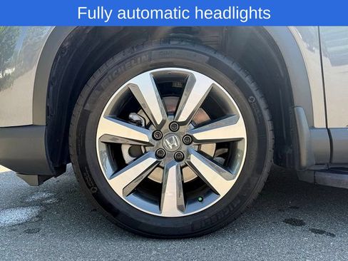 Used 2025 Honda Pilot Touring image 11