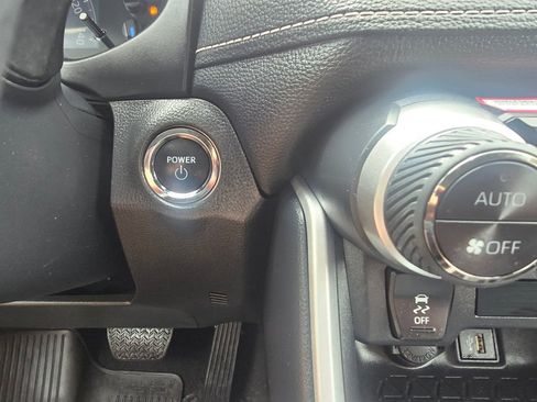 Used 2024 Toyota RAV4 XLE AWD/4WD image 26