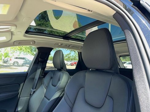 Certified 2022 Volvo XC60 B5 Momentum w/ Advanced Package image 14