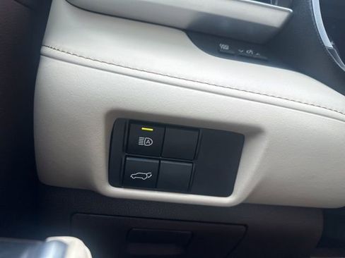 Used 2022 Toyota Highlander XLE image 18