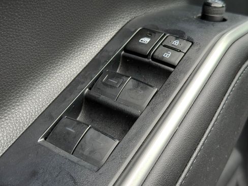 Used 2023 Toyota Highlander XLE image 15