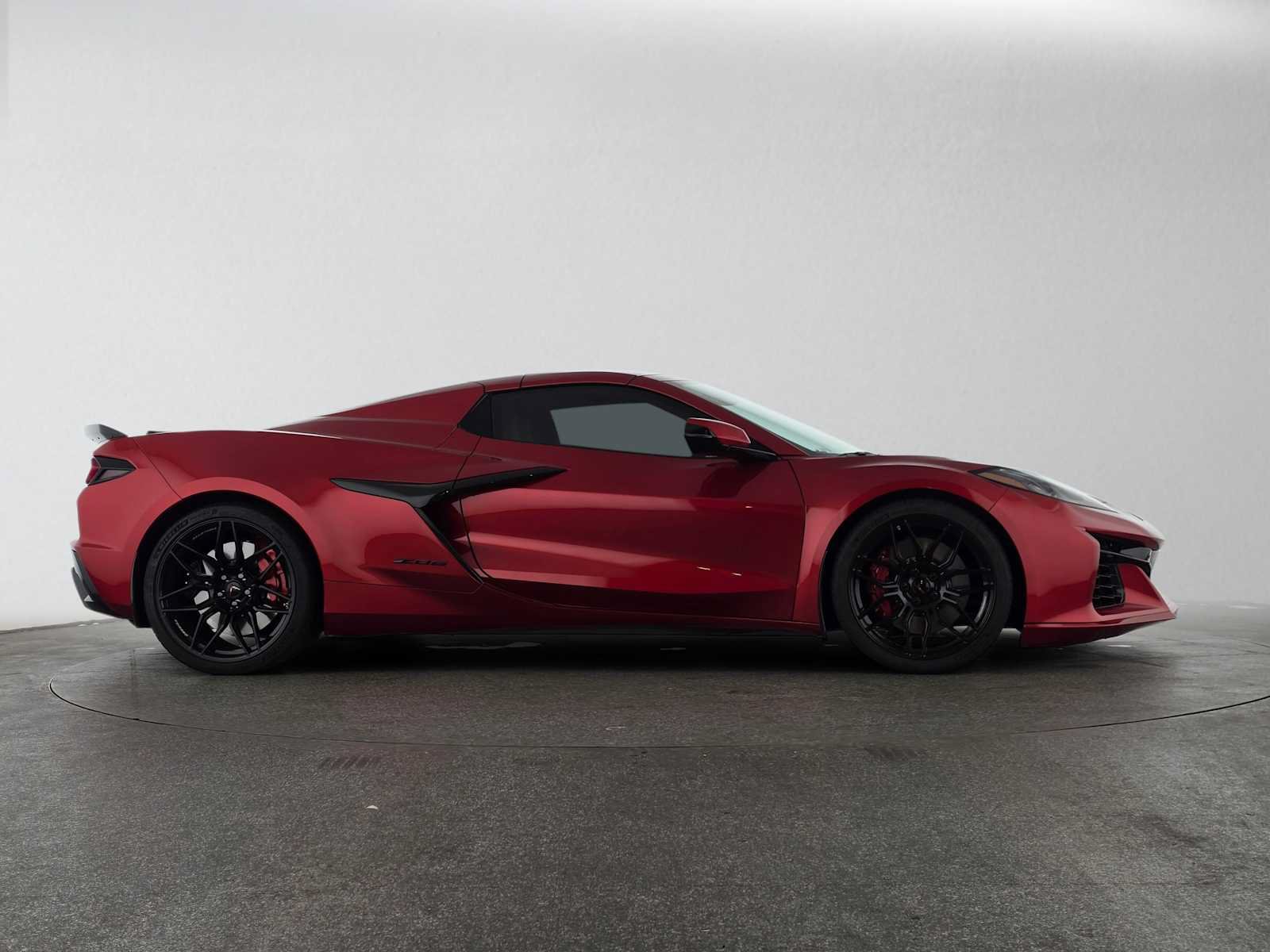 Used 2025 Chevrolet Corvette Z06 RWD image 2