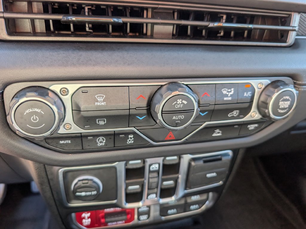 Used 2025 Jeep Gladiator Rubicon AWD/4WD image 16