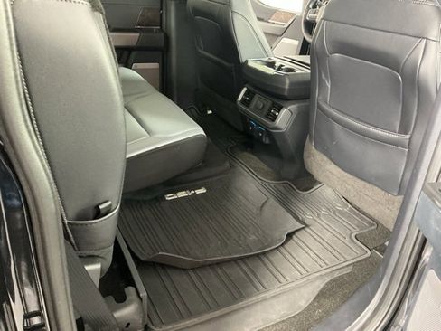 Used 2022 Ford F150 Lightning Lariat image 12