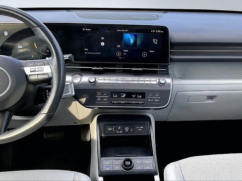 Used 2024 Hyundai Kona Limited FWD image 7