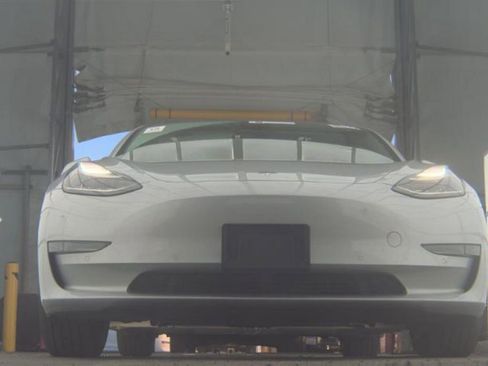 Used 2018 Tesla Model 3 Long Range image 3