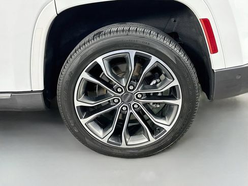 Used 2022 Jeep Grand Wagoneer Series III w/ HD Trailer Tow Package AWD/4WD image 35