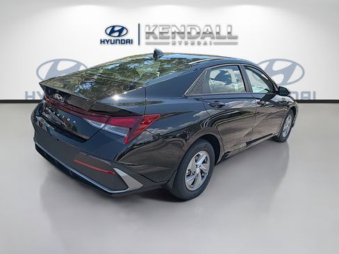 New 2026 Hyundai Elantra SE FWD image 6