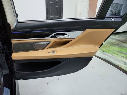 Used 2016 BMW 750i image 31