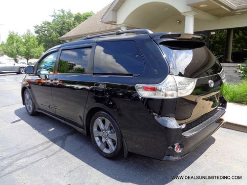 Used 2013 Toyota Sienna SE FWD image 4