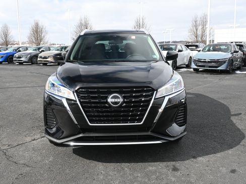 Certified 2023 Nissan Kicks SV image 3