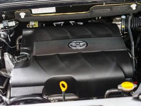 Used 2012 Toyota Sienna LE w/ Towing Pkg image 30