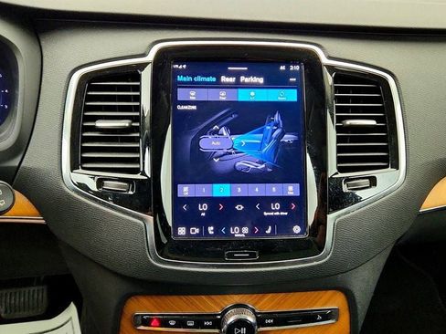 Used 2023 Volvo XC90 B5 Plus AWD/4WD image 17