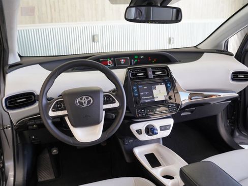 Used 2016 Toyota Prius Four Touring image 11