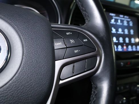 Used 2020 Jeep Cherokee Limited image 23