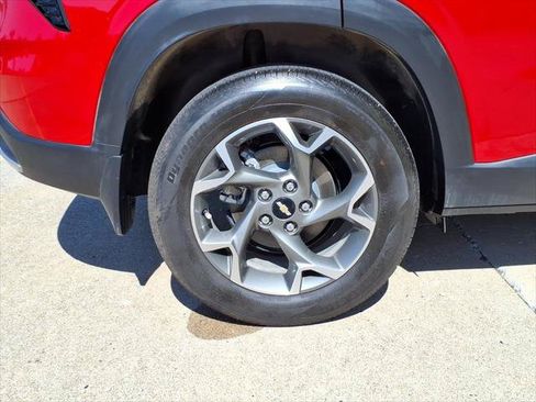 Used 2026 Chevrolet Trax LT w/ LT Convenience Package FWD image 7