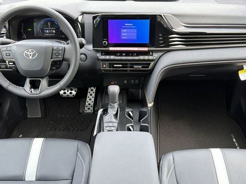 New 2026 Toyota Camry Hybrid FWD image 33